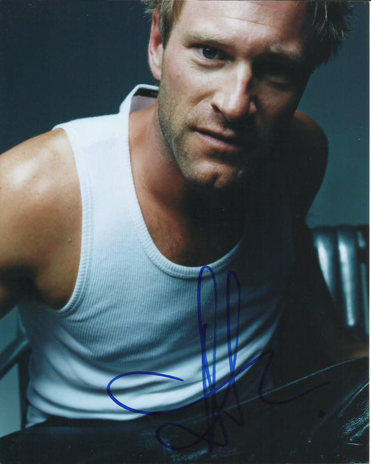 AARON ECKHART SIGNED COOL 8X10 PHOTO