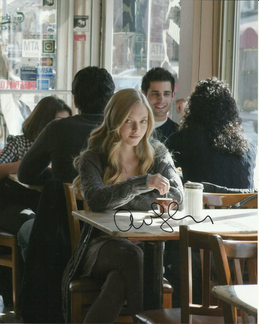 AMANDA SEYFRIED SIGNED TED 10X8 PHOTO (1)