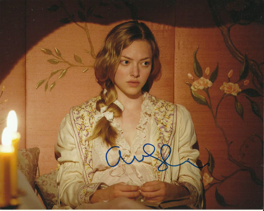 AMANDA SEYFRIED SIGNED SEXY 10X8 PHOTO (5)