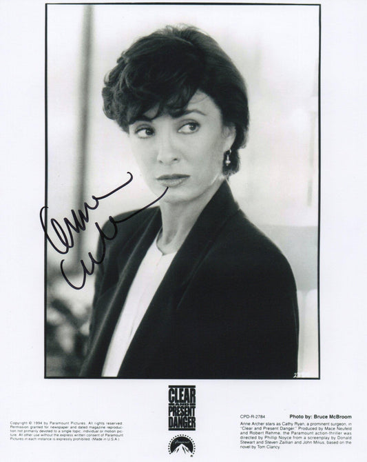 ANNE ARCHER SIGNED CLEAR AND PRESENT DANGER 10X8 PHOTO