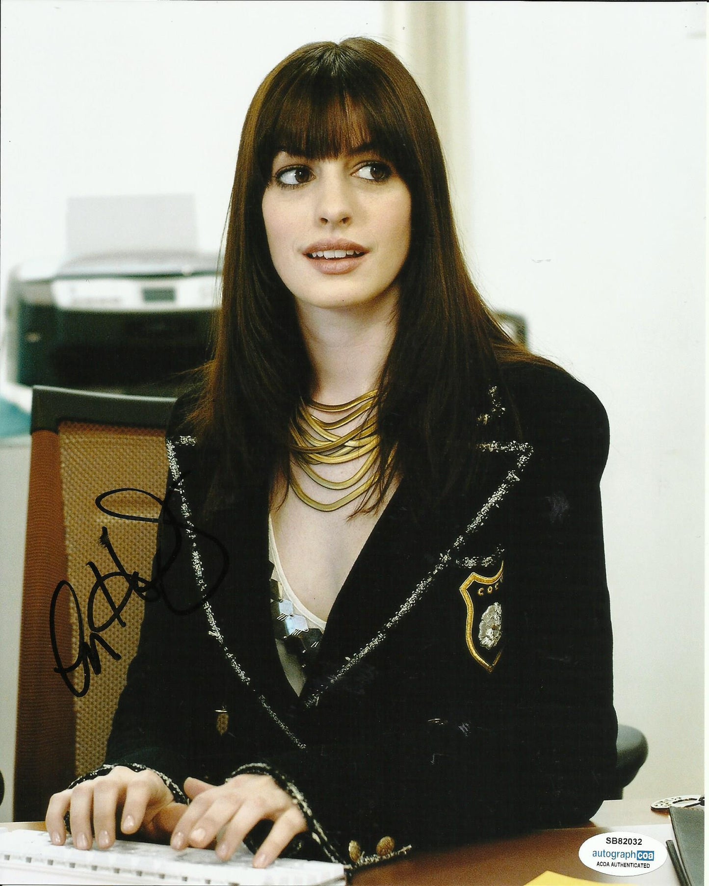 ANNE HATHAWAY SIGNED THE DEVIL WEARS PRADA 10X8 PHOTO (1) ALSO ACOA