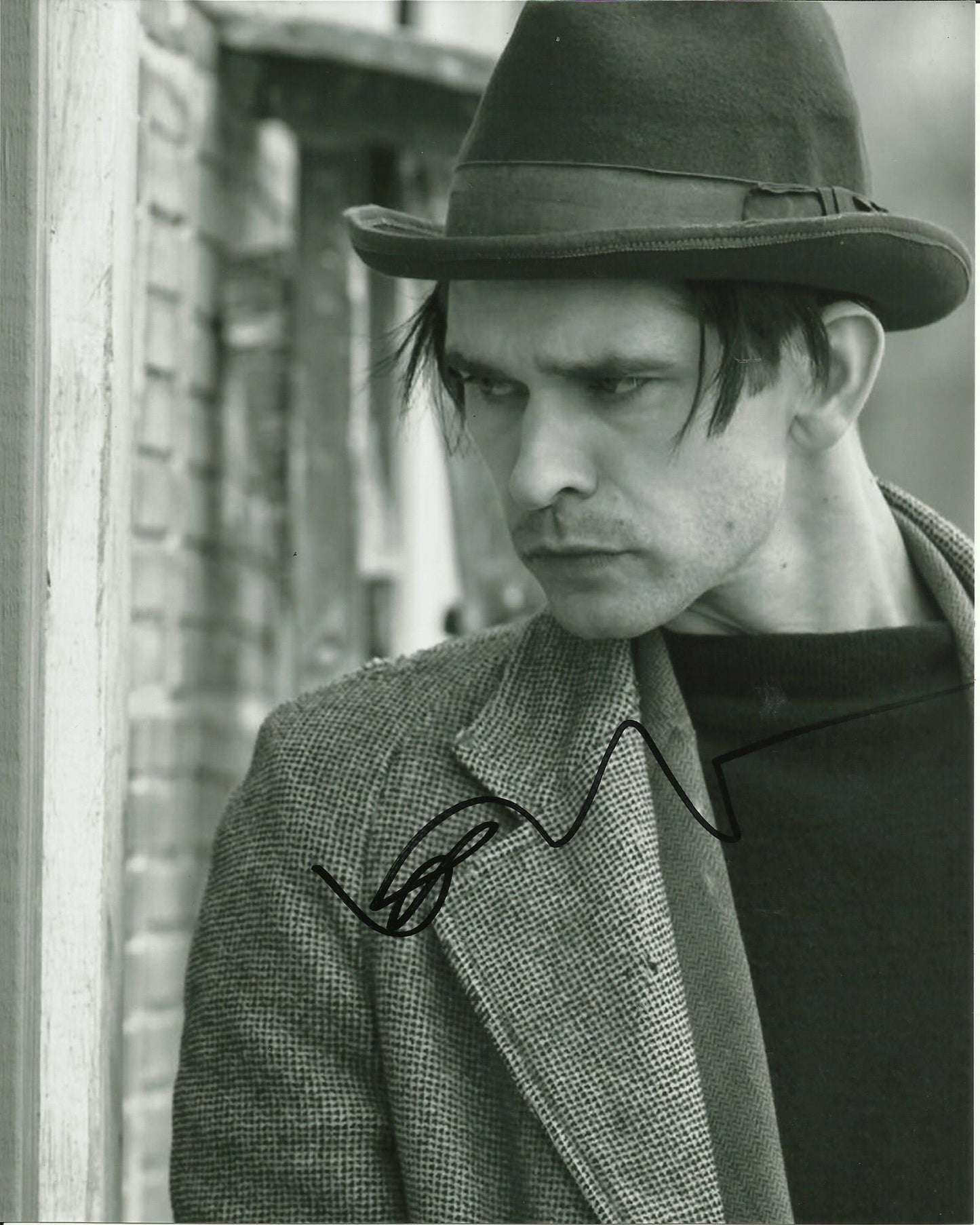BEN WHISHAW SIGNED FARGO 8X10 PHOTO (1)
