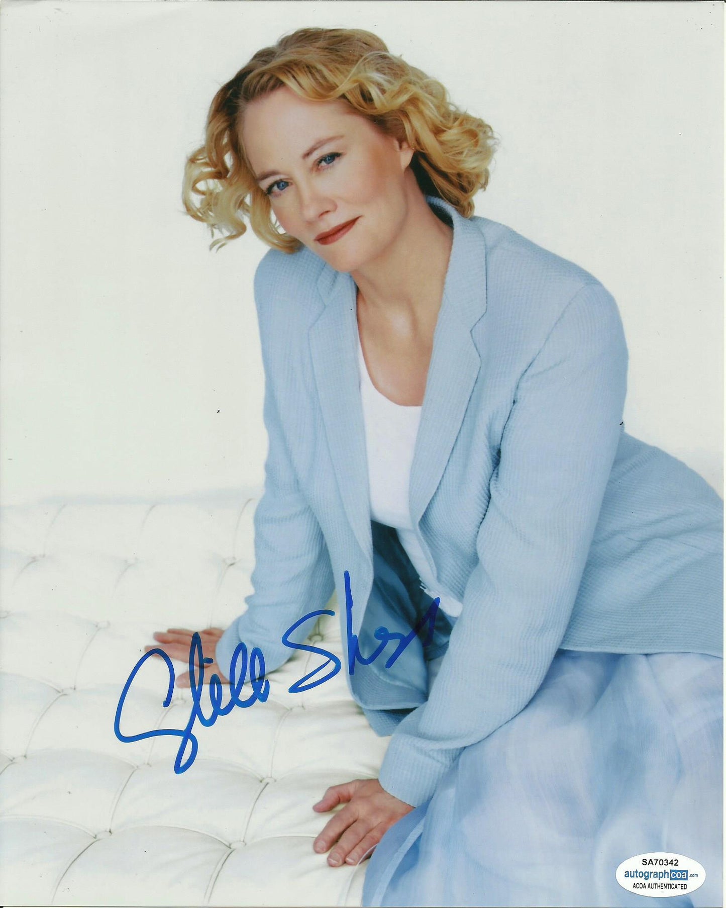 CYBIL SHPEHERD SIGNED SEXY 10X8 PHOTO (1) ALSO ACOA CERTIFIED