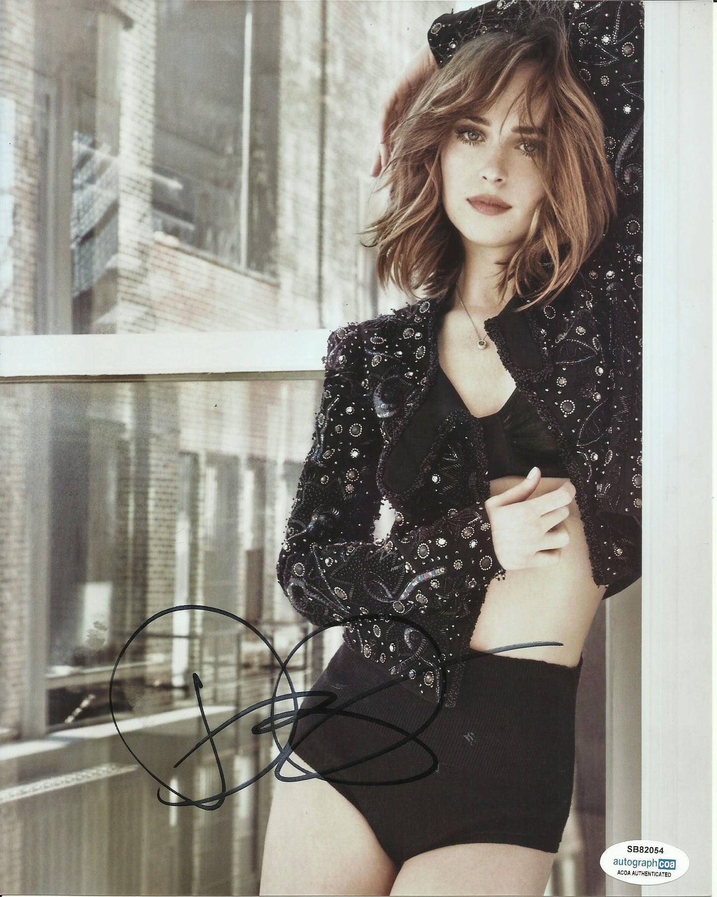 DAKOTA JOHNSON SIGNED SEXY 10X8 PHOTO (4) ALSO ACOA