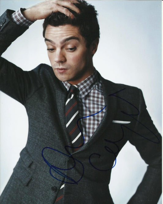 DOMINIC COOPER SIGNED YOUNG 8X10 PHOTO (2)
