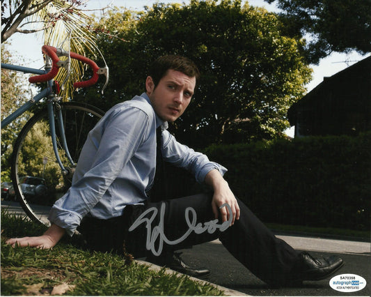 ELIJAH WOOD SIGNED COOL 8X10 PHOTO (2) ALSO ACOA CERTIFIED