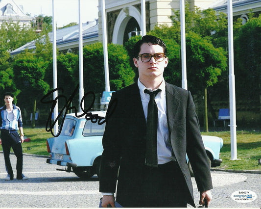ELIJAH WOOD SIGNED COOL 8X10 PHOTO (8) ALSO ACOA CERTIFIED