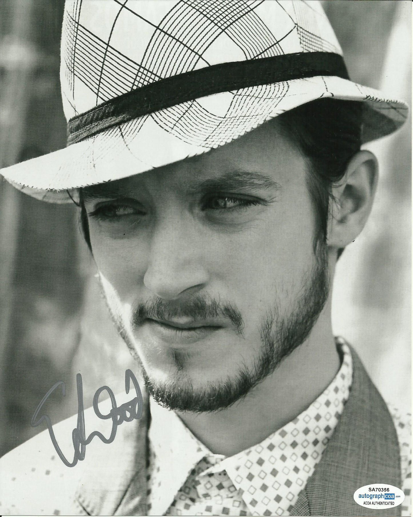 ELIJAH WOOD SIGNED COOL 8X10 PHOTO (4) ALSO ACOA CERTIFIED