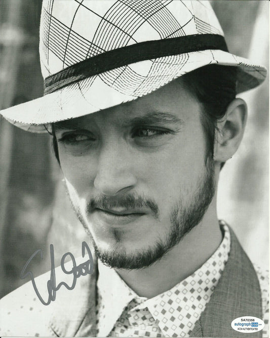 ELIJAH WOOD SIGNED COOL 8X10 PHOTO (4) ALSO ACOA CERTIFIED