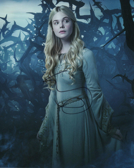 ELLE FANNING  SIGNED MALEFICENT 10X8 PHOTO (2)