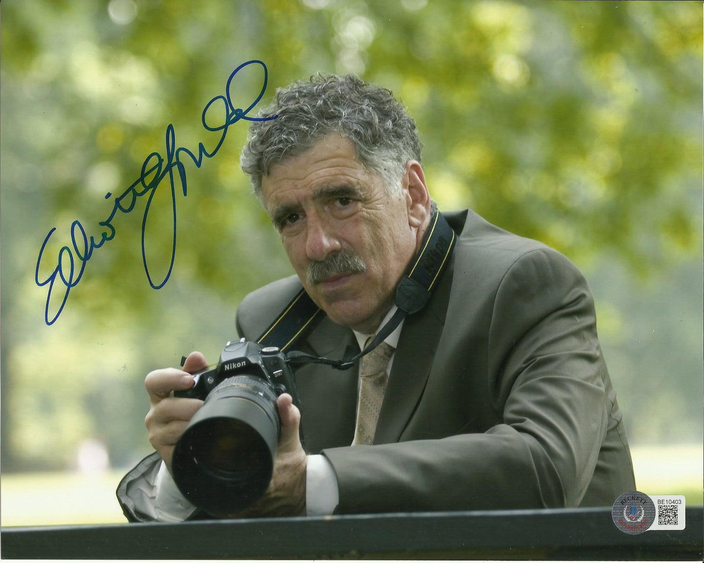 ELLIOTT GOULD SIGNED 8X10 PHOTO (1) ALSO BECKETT COA