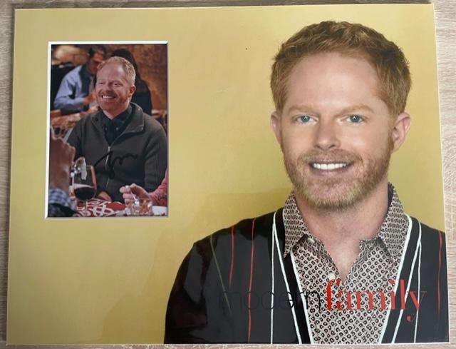 JESSE TYLER FERGUSON SIGNED 14X11 MODERN FAMILY PHOTO MOUNT