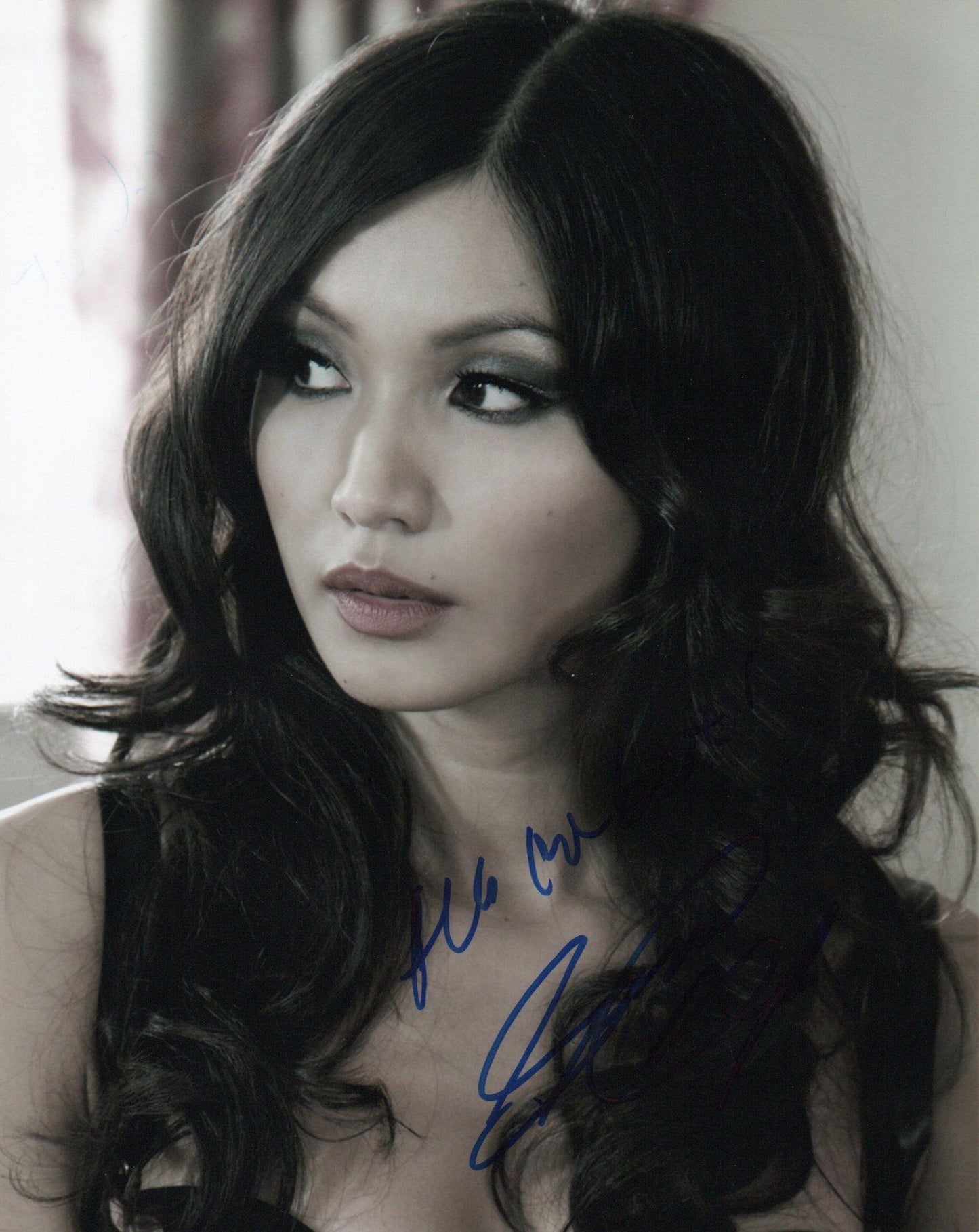 GEMMA CHAN SIGNED SEXY 10X8 PHOTO (4)