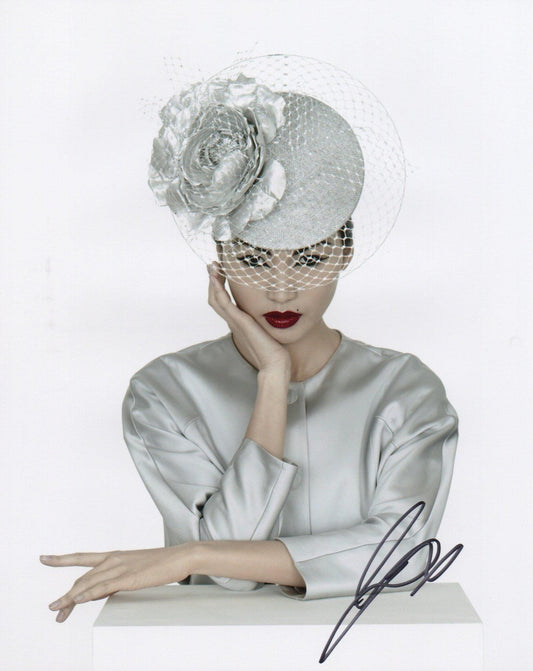 GEMMA CHAN SIGNED SEXY 10X8 PHOTO (7)