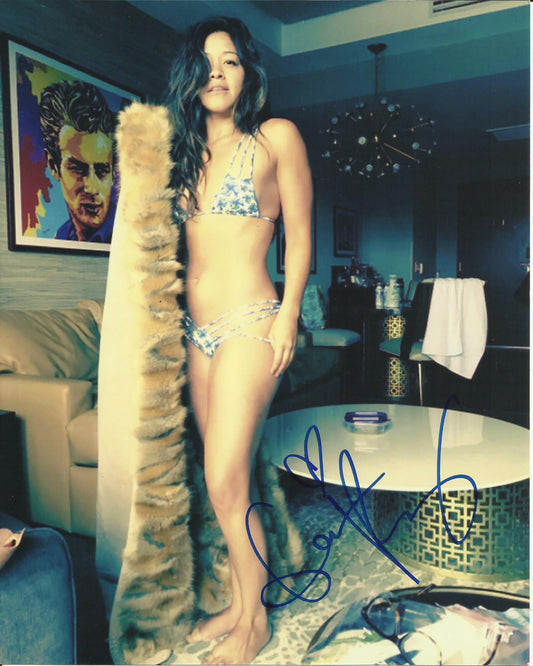 GINA RODRIGUEZ SIGNED SEXY 10X8 PHOTO (4)