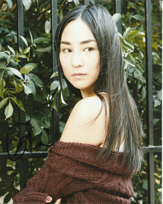 GRETA LEE SIGNED SEXY 8X10 PHOTO (1)
