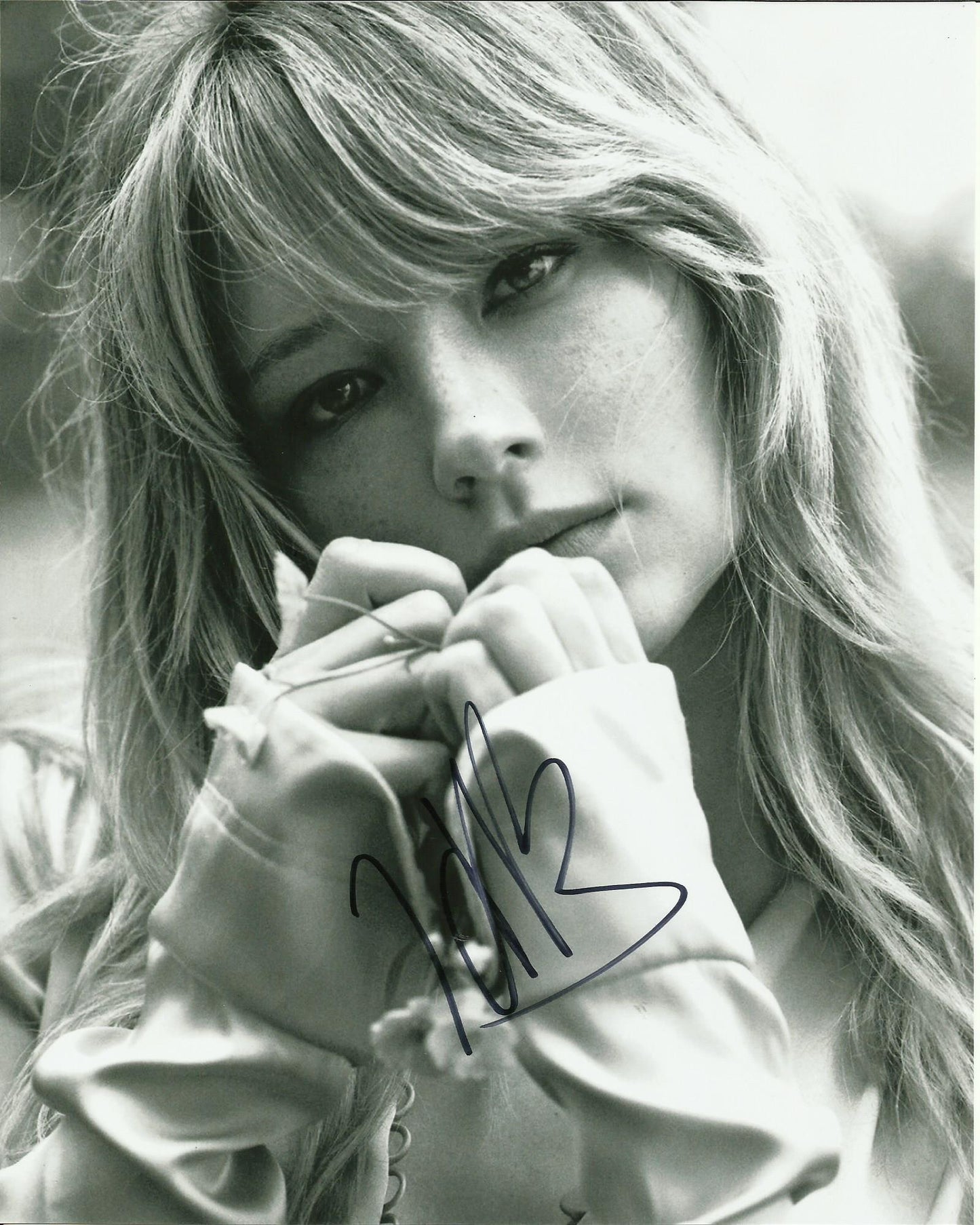 HALEY BENNETT SIGNED SEXY 10X8 PHOTO (6)