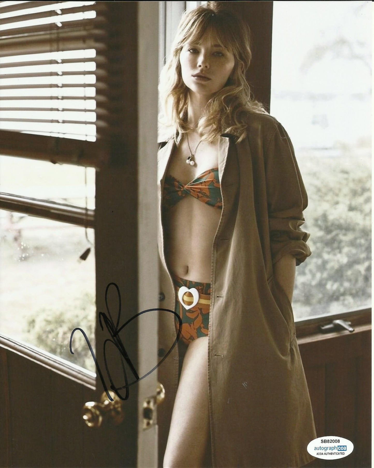HALEY BENNETT SIGNED SEXY 10X8 PHOTO (3) ALSO ACOA
