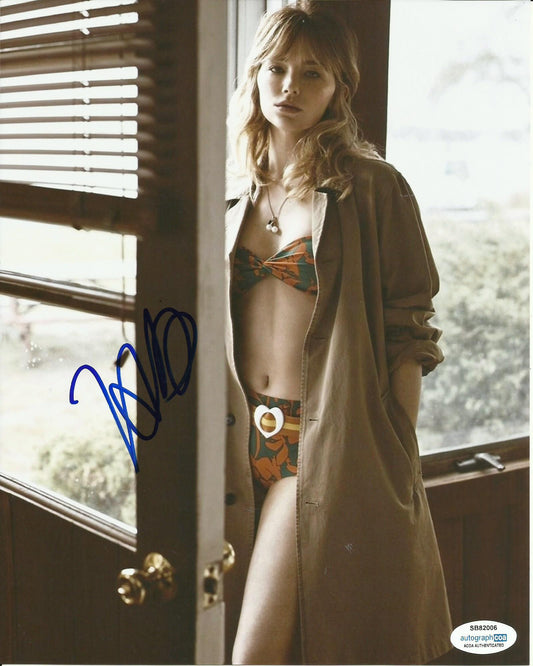 HALEY BENNETT SIGNED SEXY 10X8 PHOTO (5) ALSO ACOA