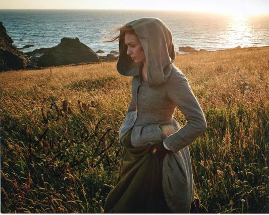 ELEANOR TOMLINSON SIGNED SEXY POLDARK 10X8 PHOTO (2)