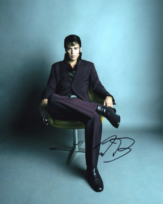 AUSTIN BUTLER SIGNED ELVIS 8X10 PHOTO