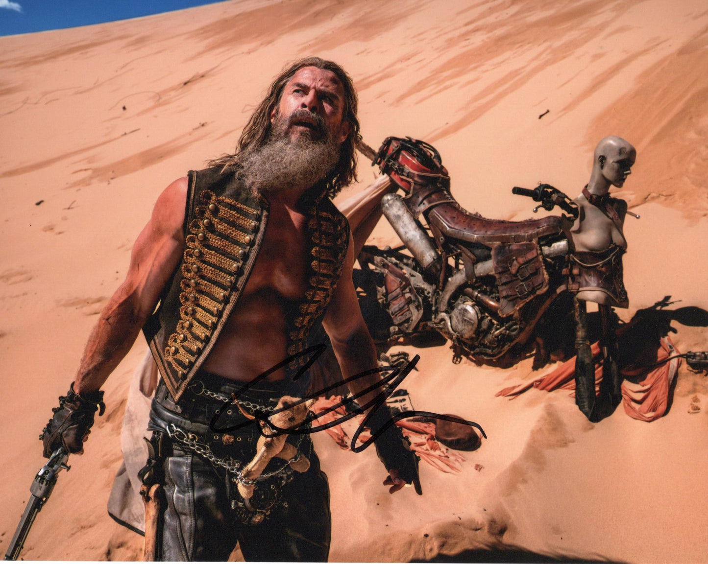CHRIS HEMSWORTH SIGNED FURIOSA A MAD MAX SAGA  8X10 PHOTO (1)