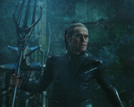 WILLEM DAFOE SIGNED AQUAMAN 8X10 PHOTO (2)