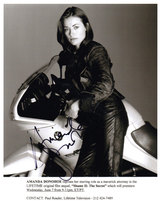 AMANDA DONOHOE SIGNED 10X8 PHOTO (2)