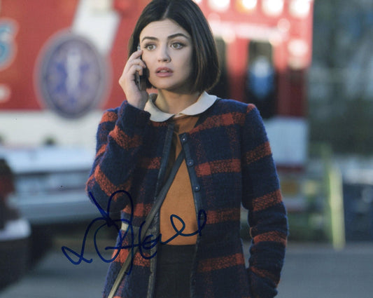 LUCY HALE SIGNED KATY KEANE 10X8 PHOTO (2)