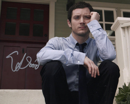 ELIJAH WOOD SIGNED COOL 8X10 PHOTO (11)