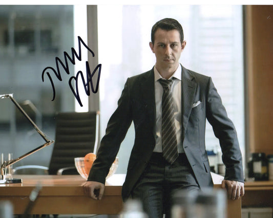 JEREMY STRONG SIGNED SUCCESSION 8X10 PHOTO