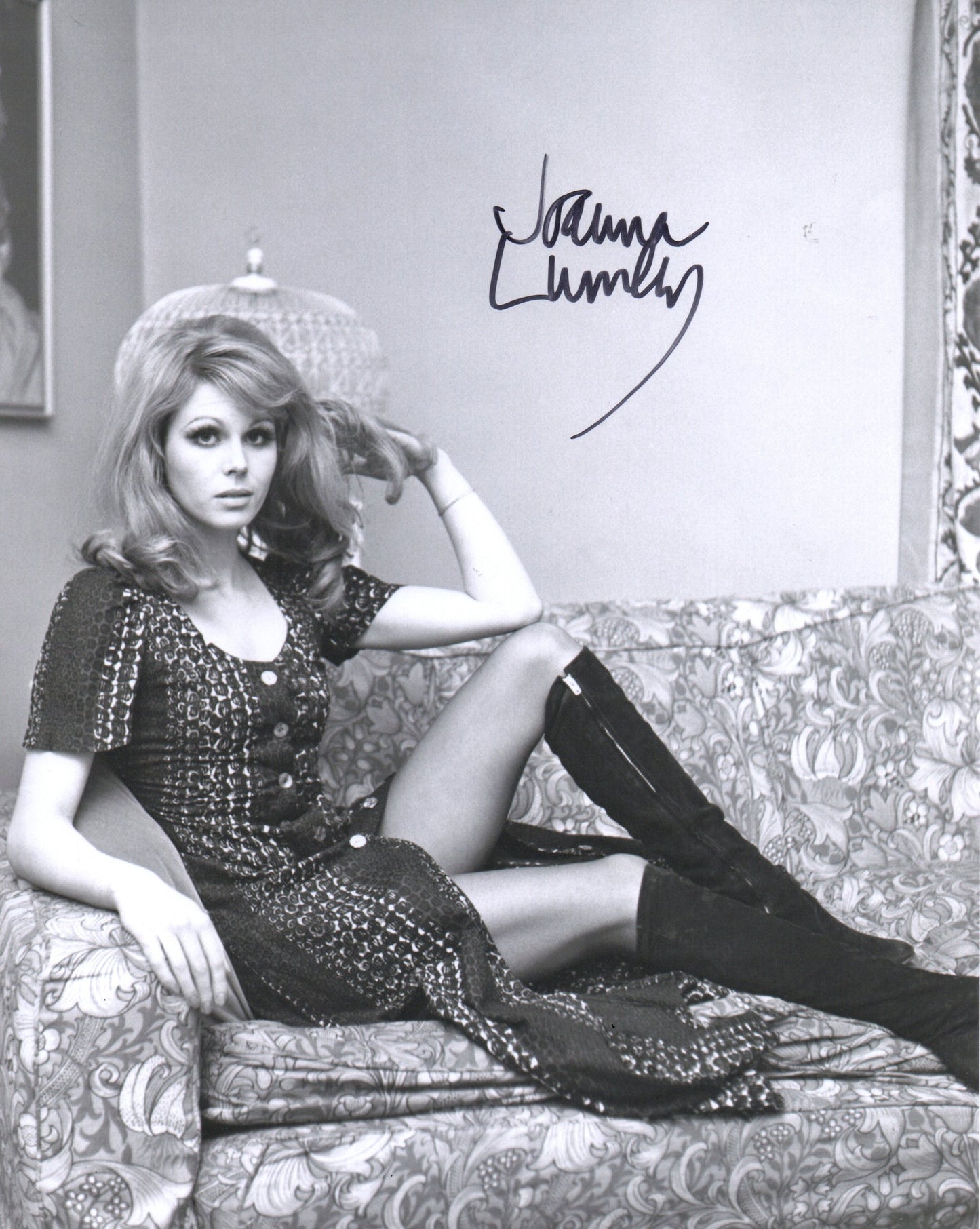 JOANNA LUMLEY SIGNED YOUNG SEXY 10X8 PHOTO (10)