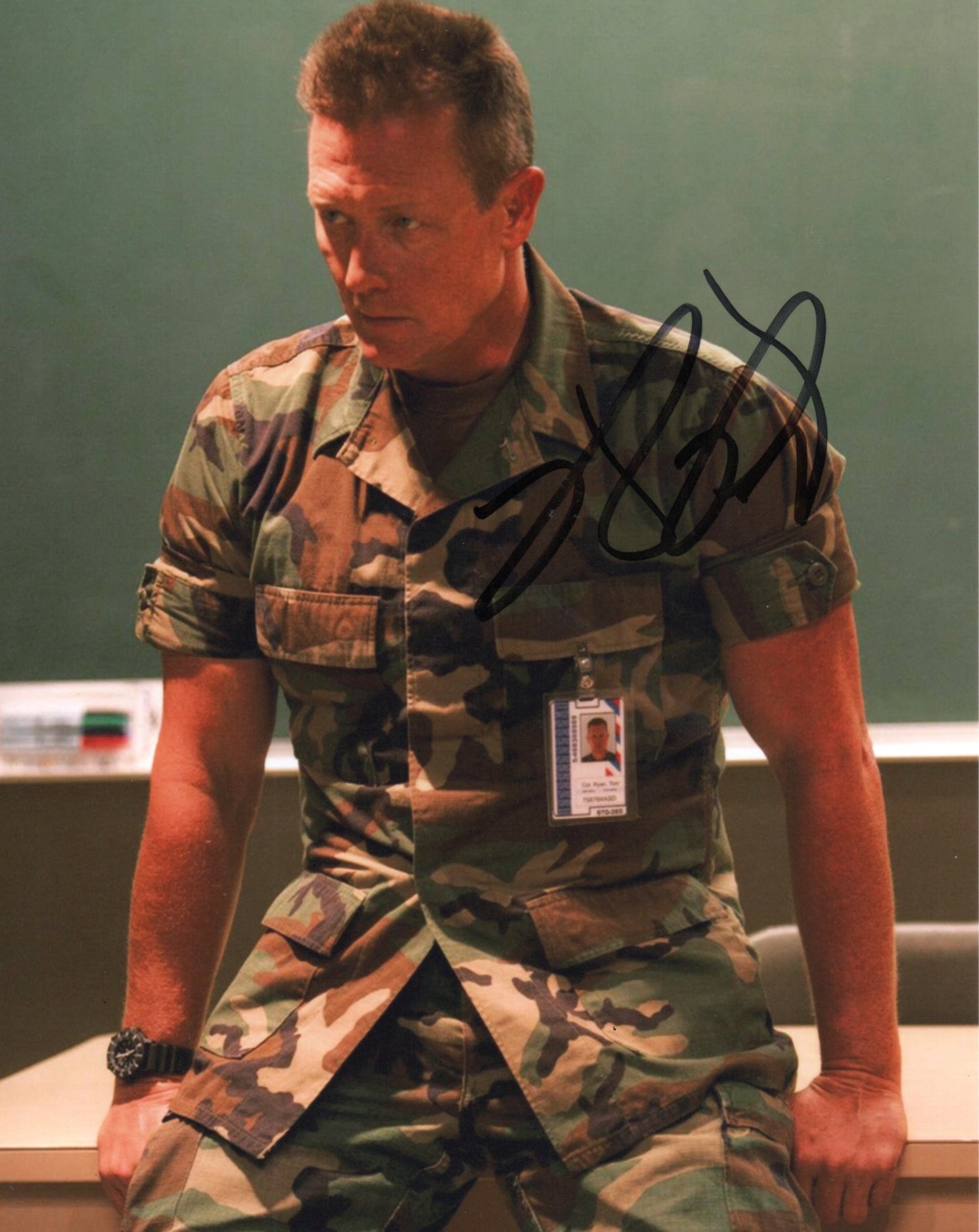 ROBERT PATRICK SIGNED THE UNIT PHOTO (1)