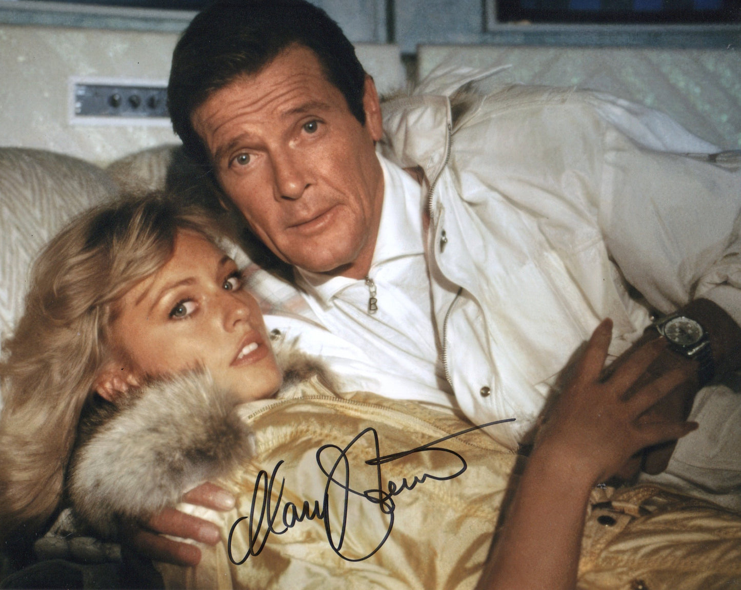 MARY STAVIN SIGNED A VIEW TO A KILL PHOTO (1)