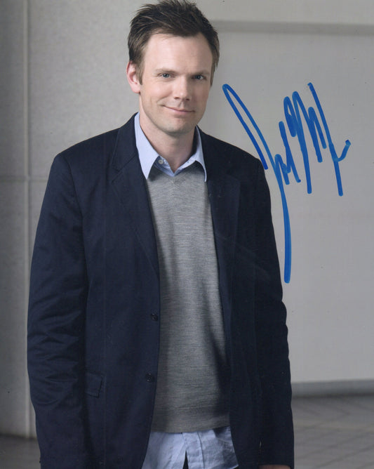 JOEL McHALE SIGNED COMMUNITY 8X10 PHOTO (2)