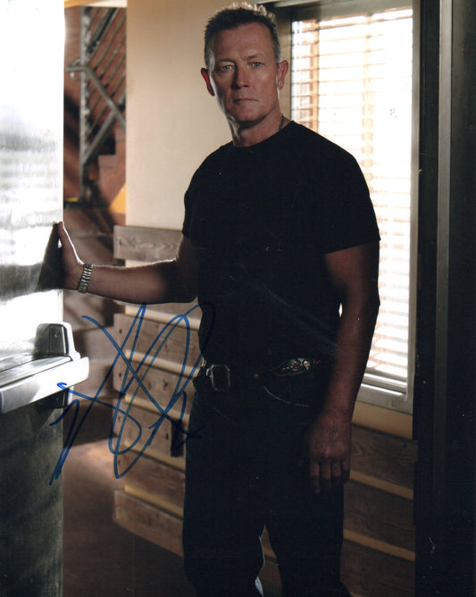 ROBERT PATRICK SIGNED THE UNIT PHOTO (2)