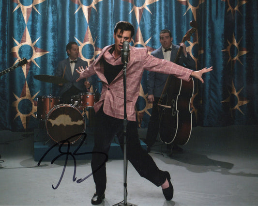 AUSTIN BUTLER SIGNED ELVIS 8X10 PHOTO (2)