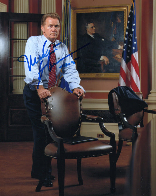 MARTIN SHEEN SIGNED THE WEST WING 8X10 PHOTO (2)