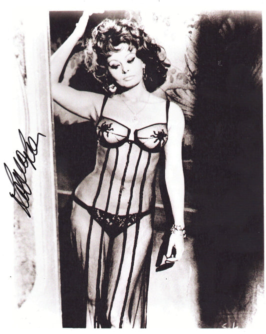 SOPHIA LOREN SIGNED SEXY 10X8 PHOTO (24)