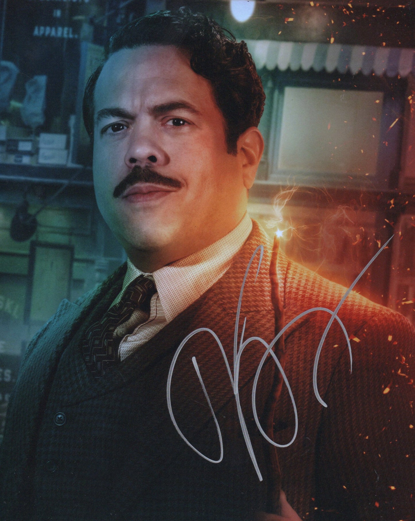 DAN FOGLER SIGNED FANTASTIC BEASTS 8X10 PHOTO (2)