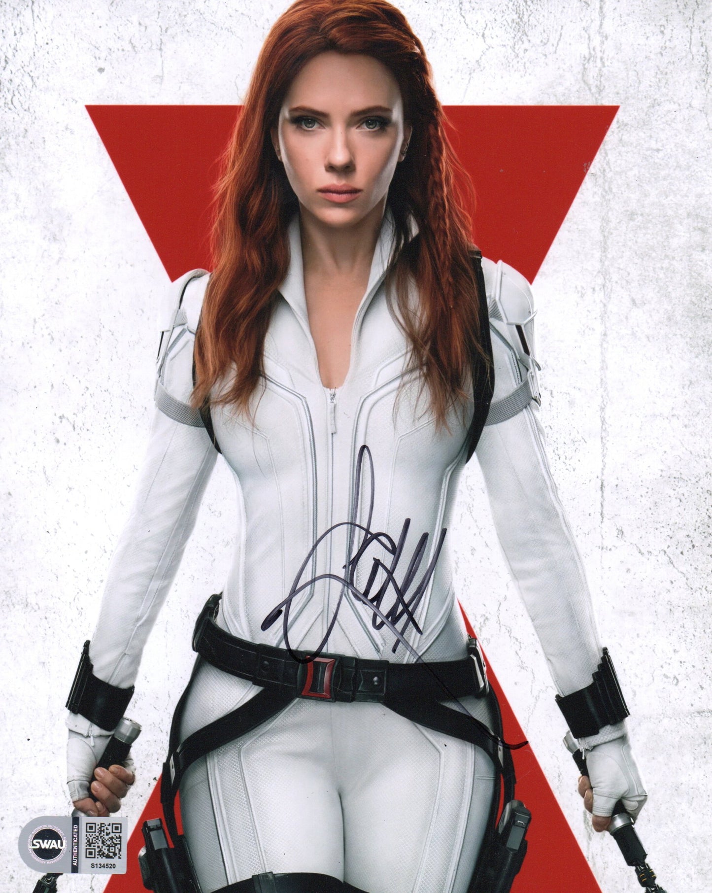 SCARLETT JOHANSSON SIGNED SEXY BLACK WIDOW 10X8 PHOTO ALSO SWAU