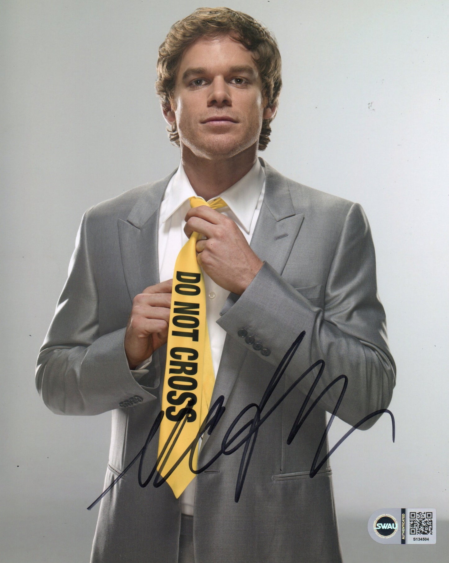 MICHAEL C HALL SIGNED DEXTER PHOTO (1) ALSO SWAU