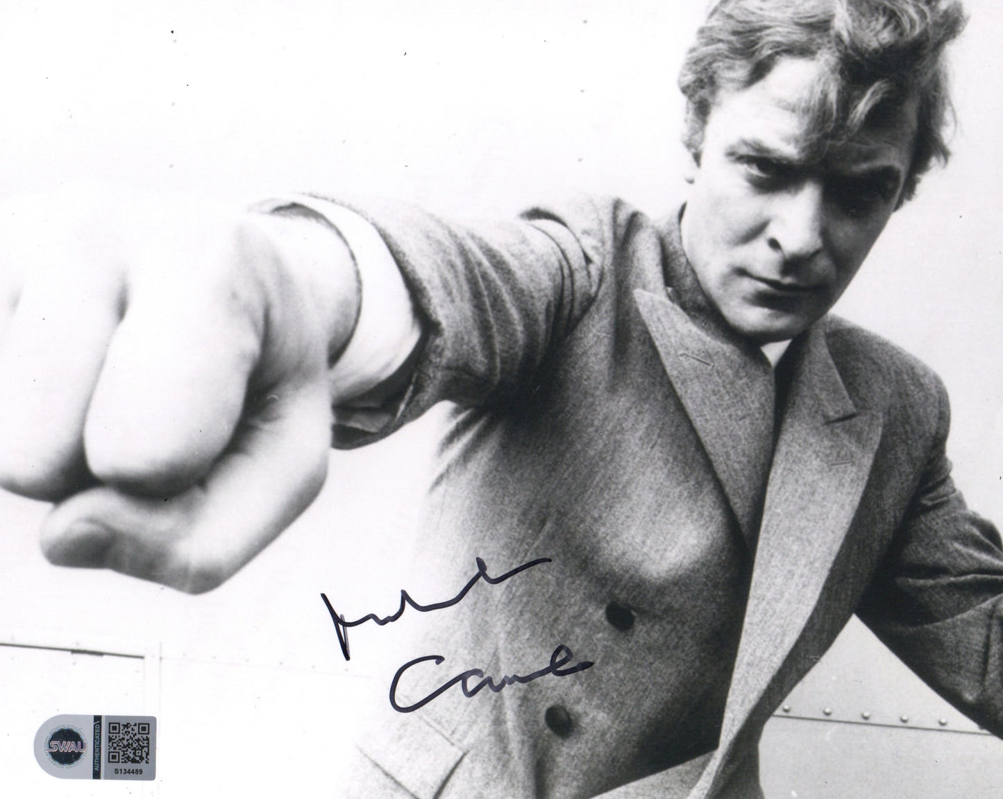 MICHAEL CAINE SIGNED YOUNG 8X10 PHOTO ALSO SWAU