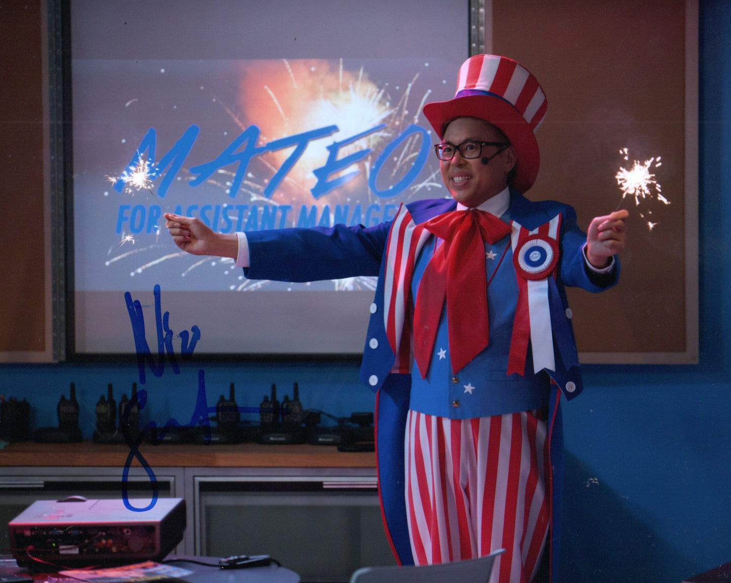 NICO SANTOS SIGNED SUPERSTORE 8X10 PHOTO (2)