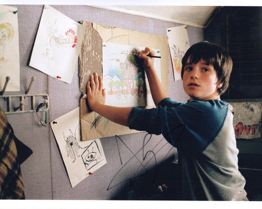 JOSH HUTCHERSON SIGNED BRIDGE TO TERABITHA 8X10 PHOTO