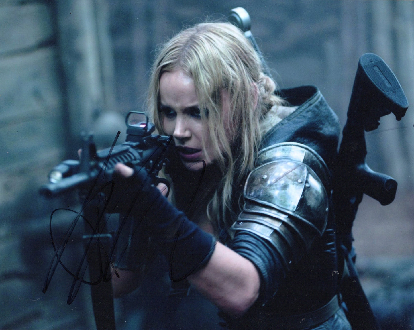 ABBIE CORNISH SIGNED SUCKER PUNCH 10X8 PHOTO (2)