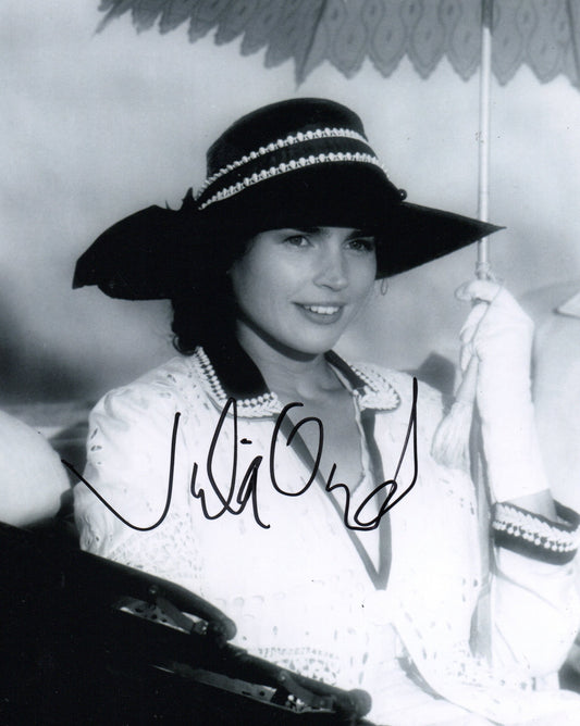 JULIA ORMOND SIGNED LEGENDS OF THE FALL PHOTO