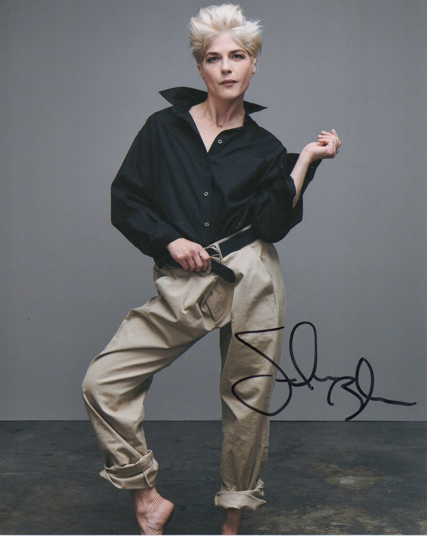 SELMA BLAIR SIGNED SEXY 10X8 PHOTO (4)
