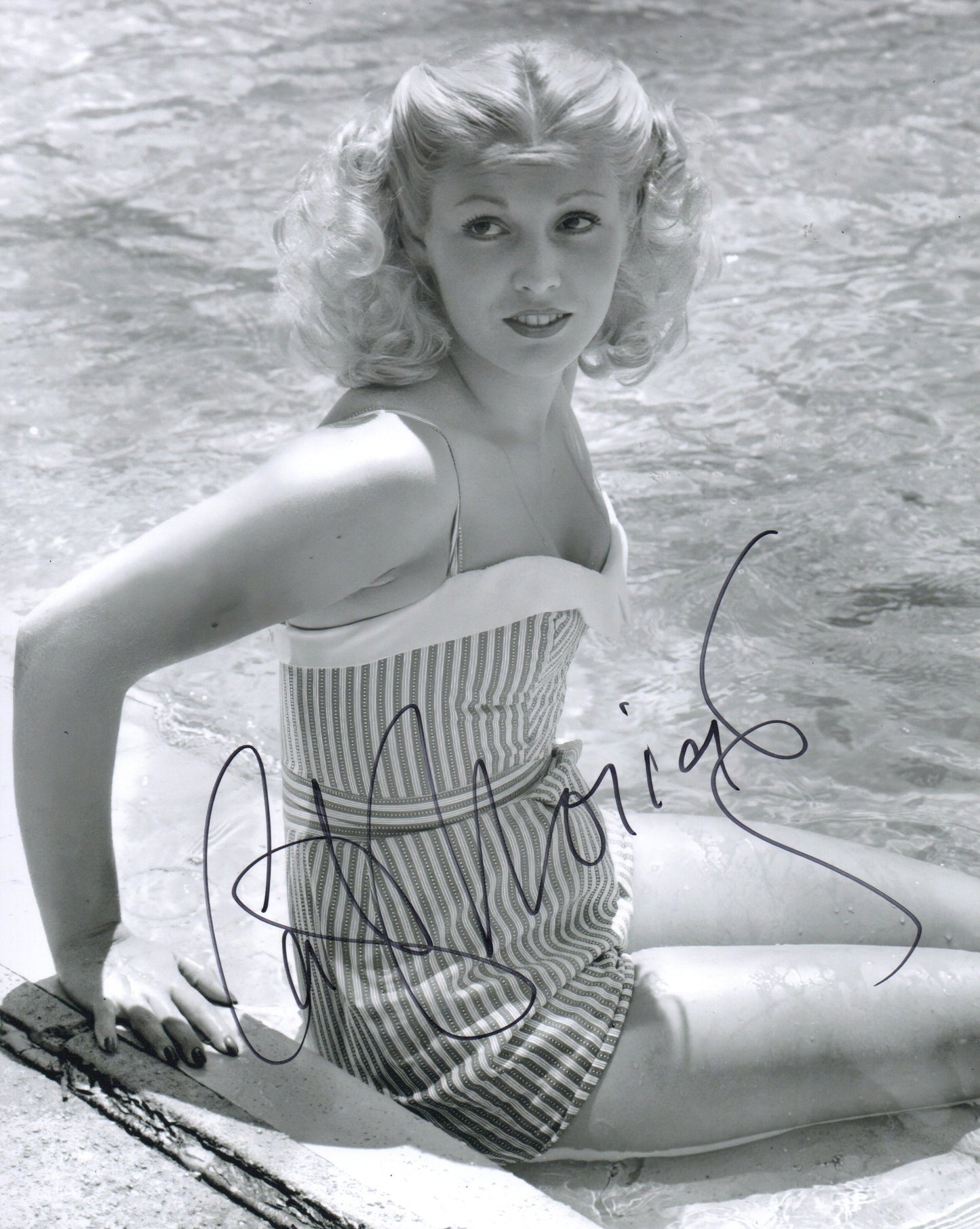 CATHY MORIARTY SIGNED RAGING BULL 10X8 PHOTO (7)