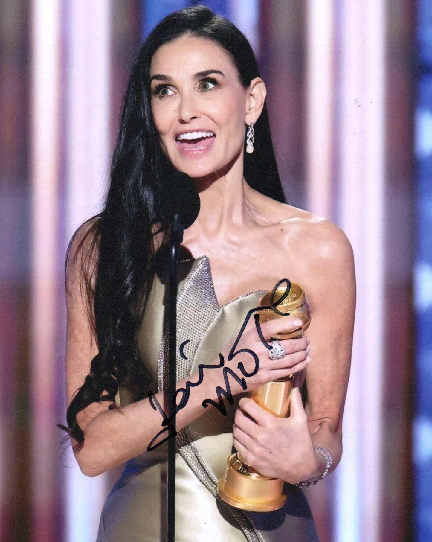 DEMI MOORE SIGNED 10X8 PHOTO